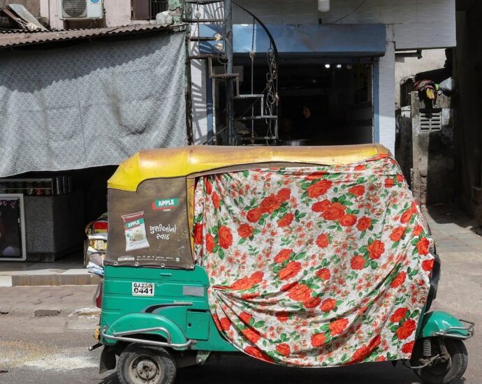 India heatwave kills at least 33, including election officials