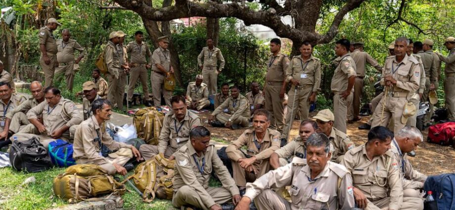 Varanasi-Indians Flock to the Polls Under Scorching Heat in the Hindu Holy City